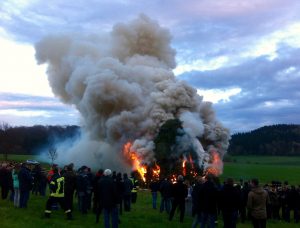 17_04_16_Osterfeuer7