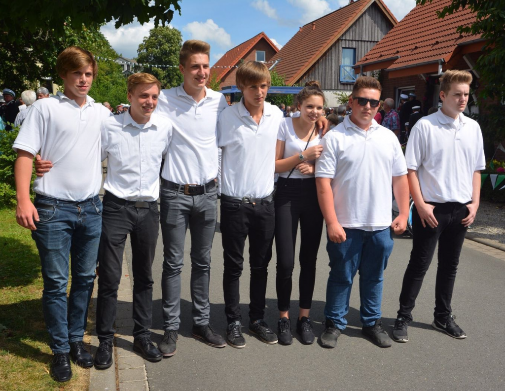 2016 Gruppenfoto Jugend Schuetzenfest geschnitten