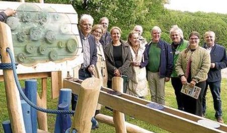 Rollende Kugeln aus Holz ersetzen fließendes Wasser