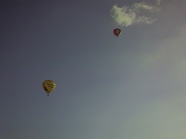 2 Ballone am Himmel