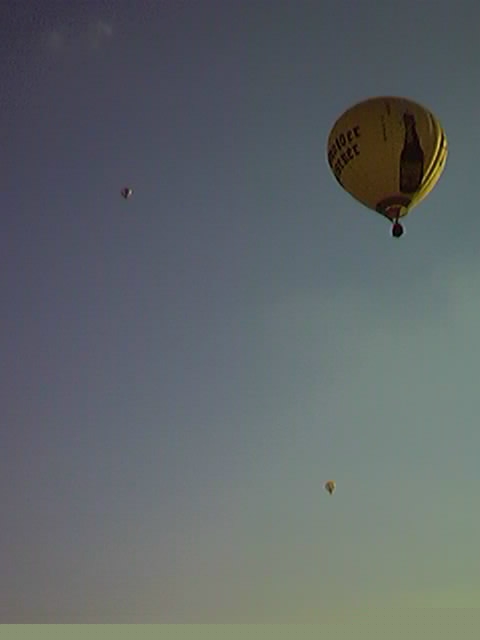3 Ballone am Himmel